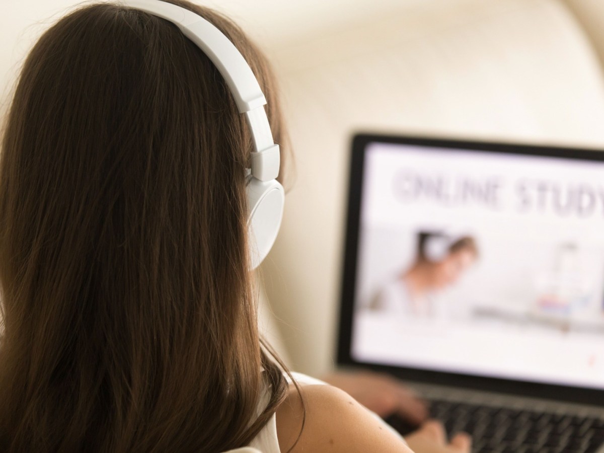 EDUCACIÓN EN LÍNEA: MÁS ALLÁ DE LA PANTALLA, UNA OPORTUNIDAD DE TRANSFORMACIÓN