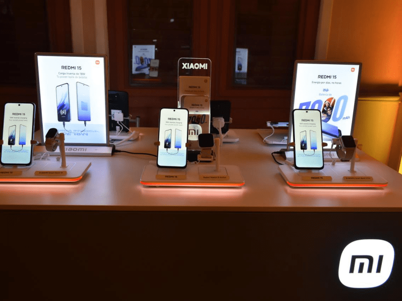 Xiaomi presenta el nuevo Redmi 15 a clientes y socios estratégicos en Quito, Guayaquil y Cuenca