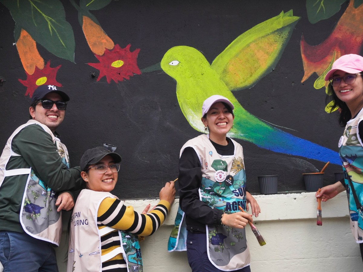 Voluntariado de Casa Gangotena y Metropolitan Touring impulsa la transformación de espacios educativos en el Centro Histórico