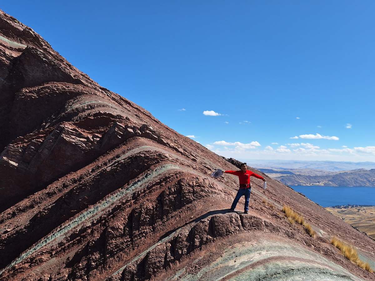Descubren en los Andes una nueva montaña arcoíris