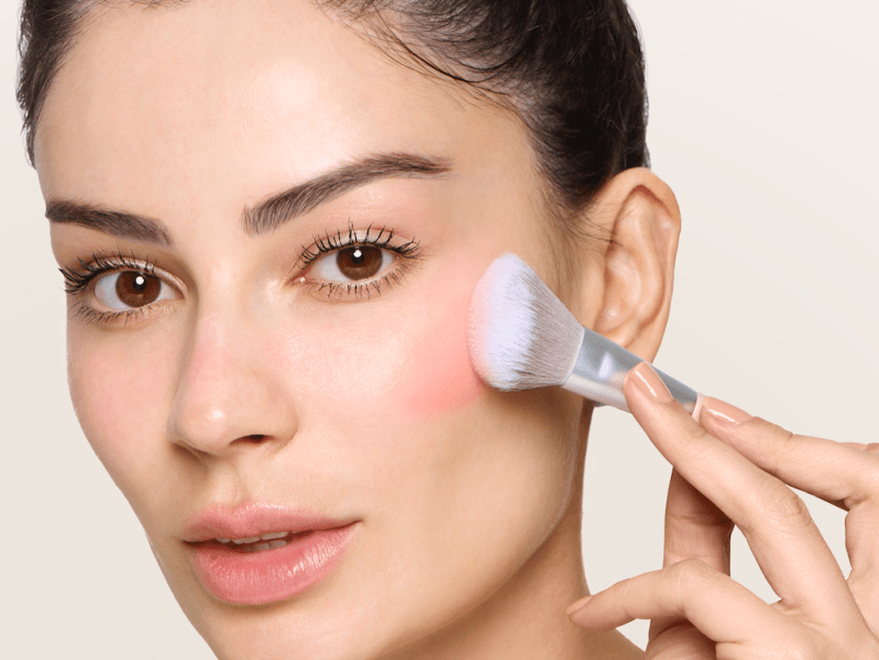 Crea tu look para brillar en estas fiestas con Yanbal