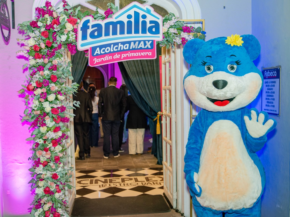 Familia presenta el Papel Higiénico Acolchamax Jardín de Primavera, una propuesta que incorpora tecnología para el control de olores